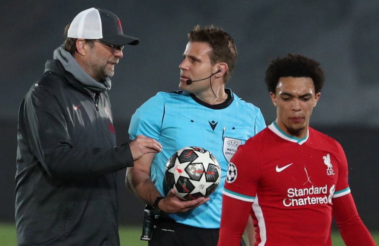 .@acffiorentina，埃丁·哲科即将告别。这位前锋已收到海外报价。 来源：转会专家迪马济奥