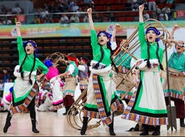 下课第1天 阿莫林笑容满面 遣散费975万 与妻子出门开心逛街